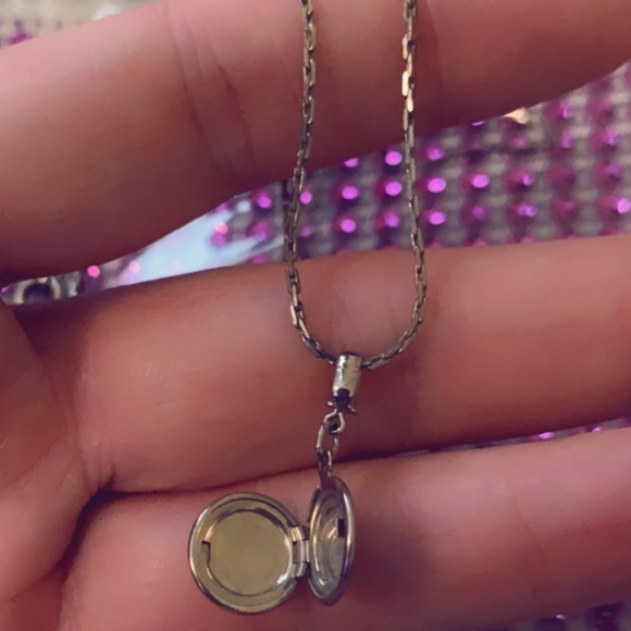 SERIOUS COLLECTORS ONLY! World’s Tiniest Locket - SUPER RARE FIND Silver Chain - Picture 13 of 17